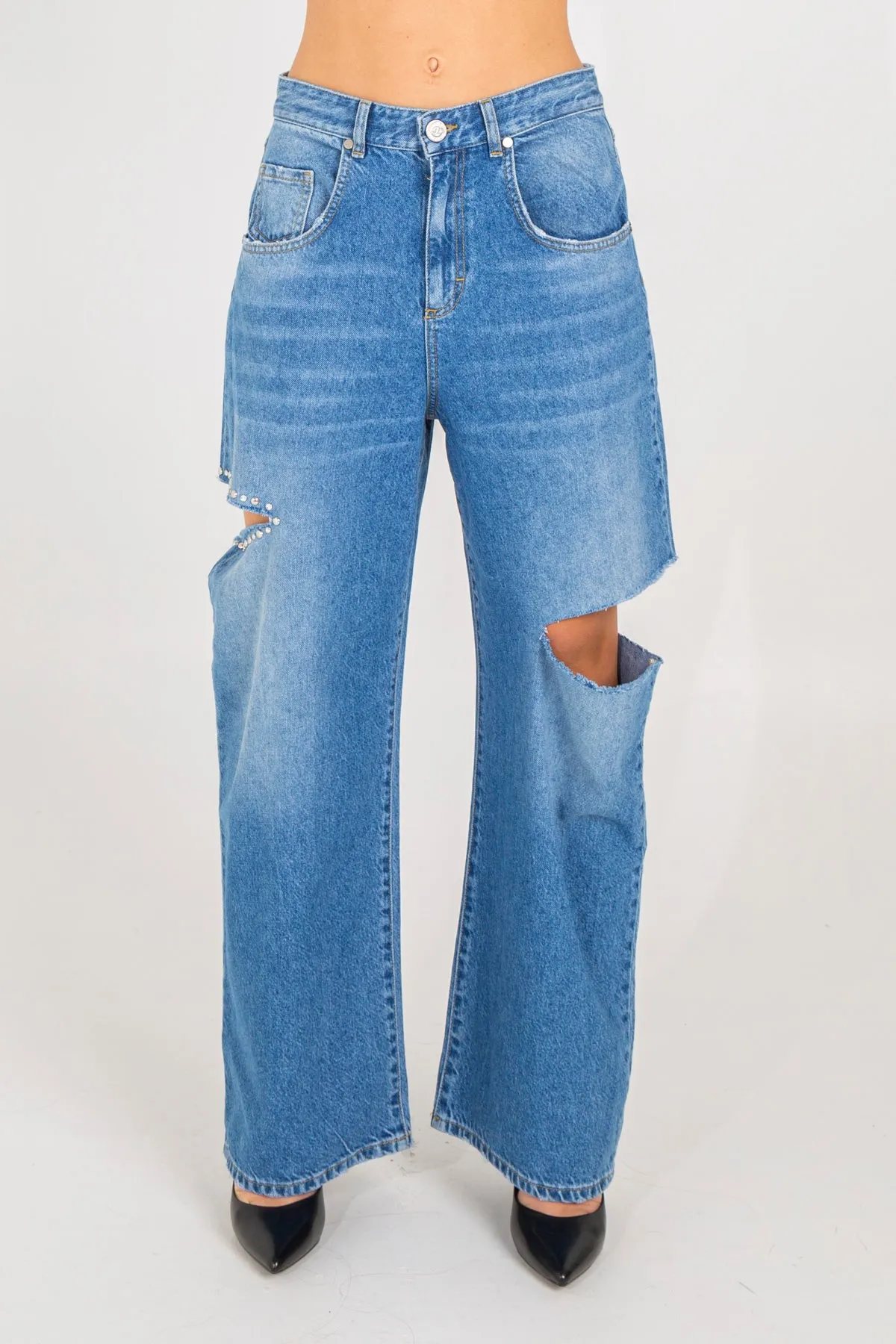 Jeans oversize con tagli