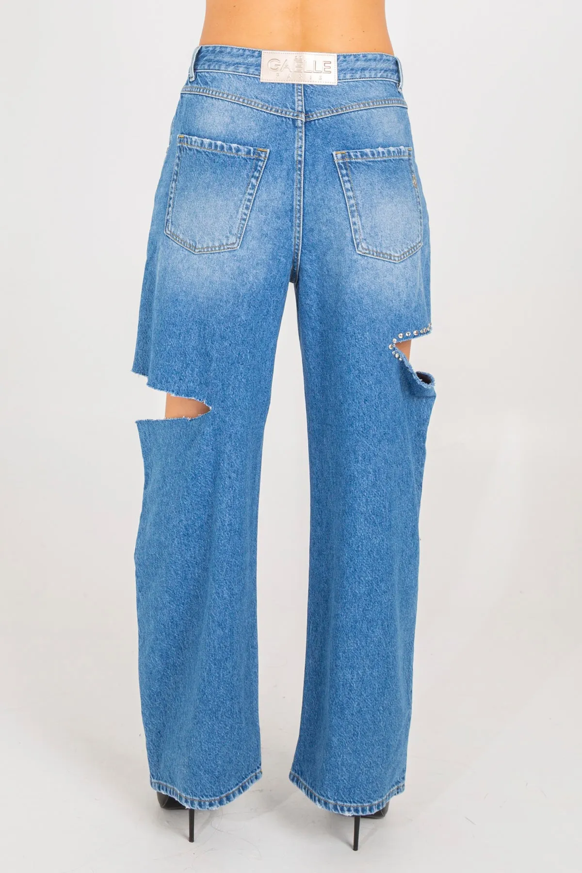 Jeans oversize con tagli