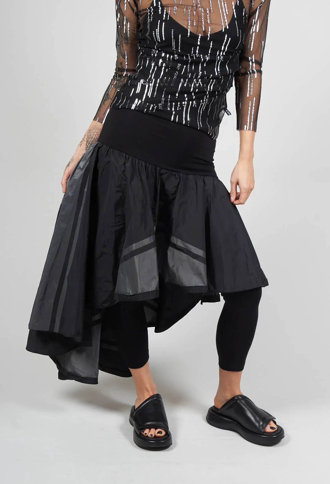 Veza Skirt in Black Grey