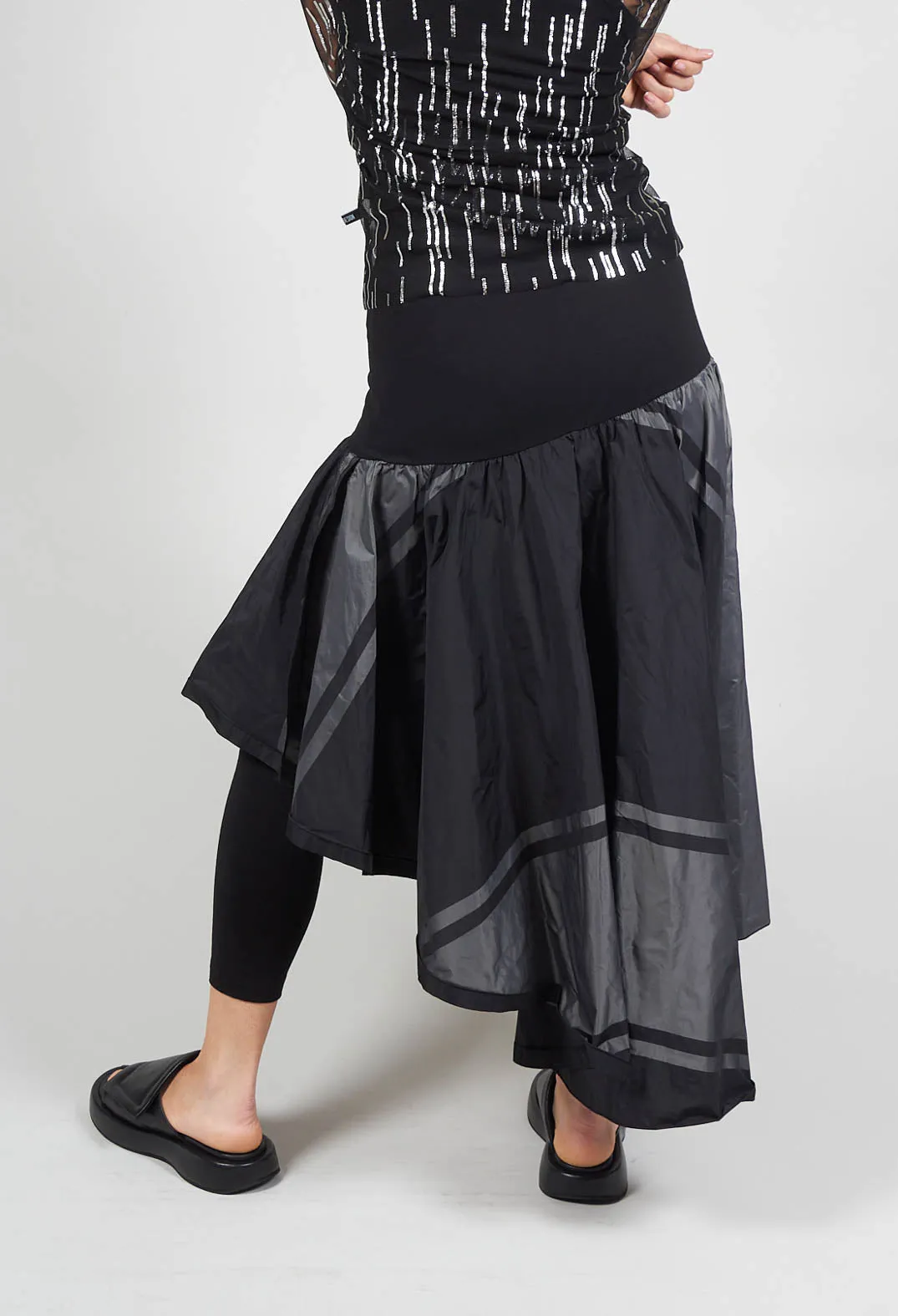 Veza Skirt in Black Grey